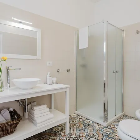 Le Stanze Di Felline- E Monolocali Vacanze- Bed and breakfast