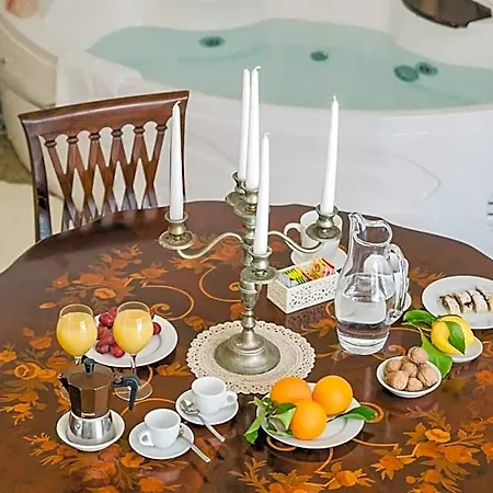 Nocleg ze śniadaniem Le Stanze Di Felline- E Monolocali Vacanze- 4*